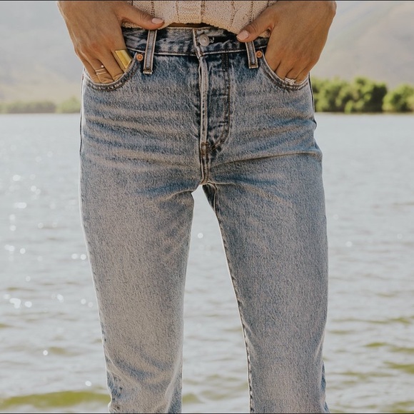 Levi’s Wedgie fit ankle jeans! - Picture 6 of 8